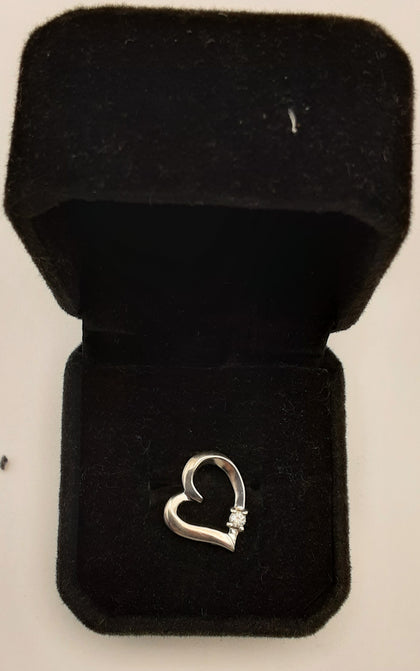 9ct white gold heart pendant