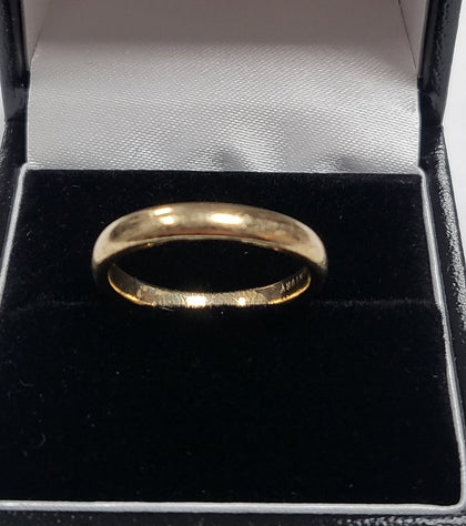 9CT Yellow gold Band - 2.73GR - Size M - Hallamarked