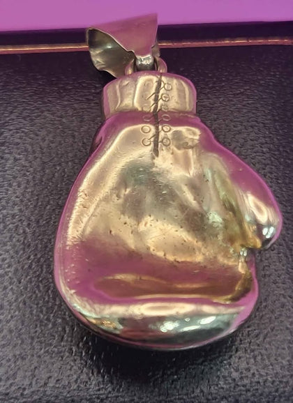 9ct Yellow Gold Boxing Glove - 31G - 4cm Length (Approx). Hallmarked