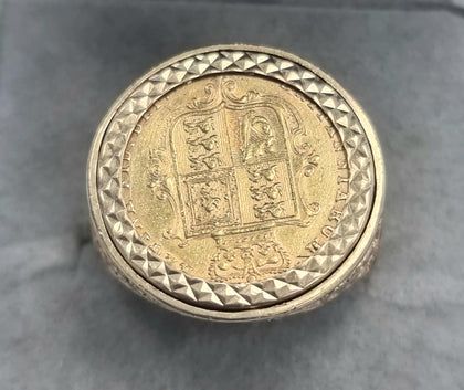Queen Victoria Half Sovereign Ring Size U1/2
