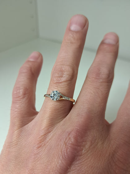 9ct Gold Ring CZ - Size Q - 1.46g - Great Yarmouth