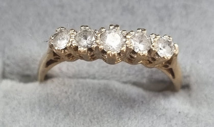 9ct Gold Ring CZ Stones Size M