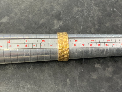 18ct Patterned Wedding Band Size S