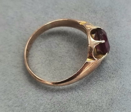 9ct Gold Ruby Ring size 