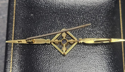 15ct Yellow Gold Brooch With Blue And White Stones - 4.2G