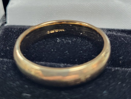 9CT - Yellow Gold Band Ring - 4.18g - Size O - Hallmarked