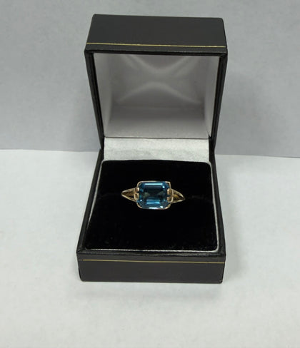 9ct Gold Ring, C/Z Blue Stone ( Size Q) 4.2g - ** Hallmarked **