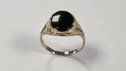9ct Gold Ring - Black Stone - Size S
