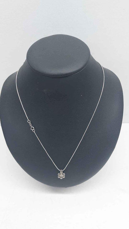 9ct White Gold Thin Chain Necklace With 9ct Pendant - 4.14 Grams - 18