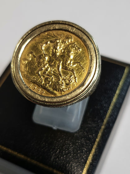 9ct Yellow Gold Mounted 1982 22ct Sovereign Ring - Size P - 15.99g total