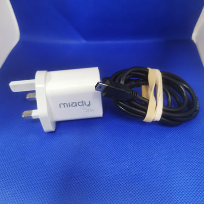 Garmin Waterproof GPS Oregon 600 with charger Full Ordnance Survey Mapping