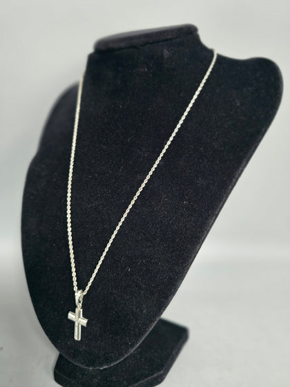 18CT White Gold Necklace 5G 24