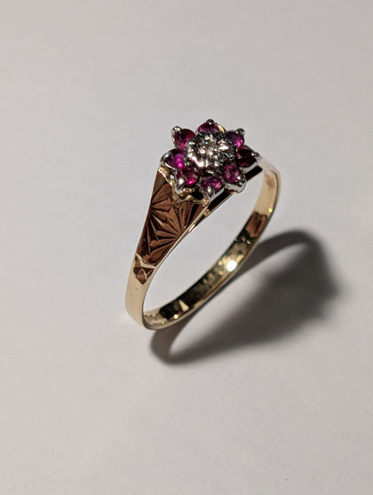9ct Gold Diamond & Red Stone Ring Size O 1/2