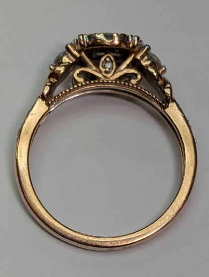 9ct Gold  Luxury Diamond Ring