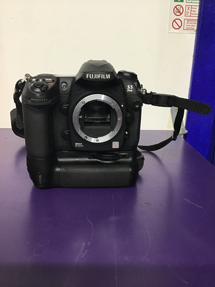 Fuji Finepix S5 Pro Digital SLR Camera Body, with 2 batteries, charger and multi battery power pack.