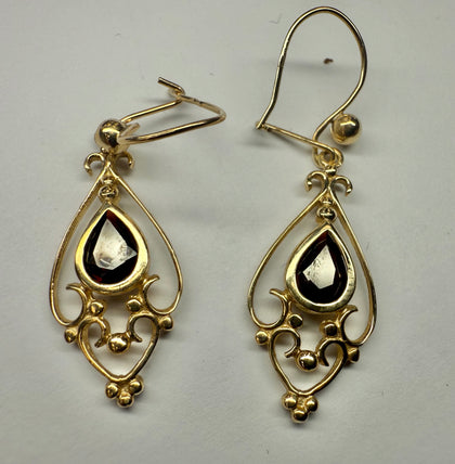 9ct yellow gold earringd with red stone