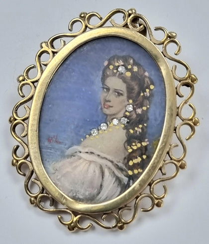 9ct Gold Brooch or Pendant with lady