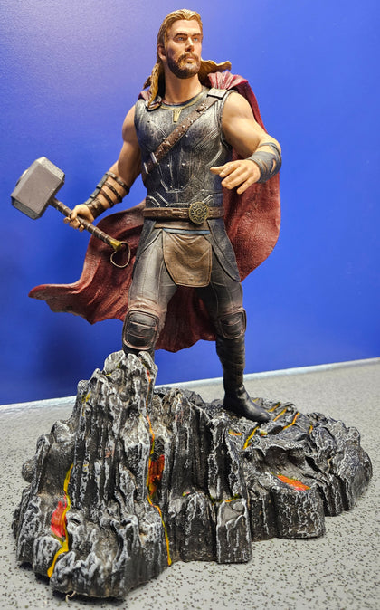 THOR RAGNAROK FIGURE LEIGH STORE.