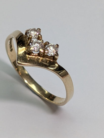9ct Gold Wishbone Style Ring With Clear Stones