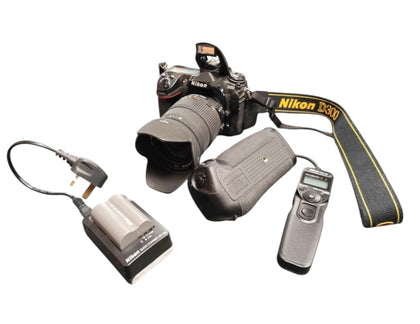 Nikon D300 DSLR Bundle**Unboxed**