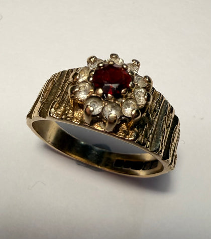 9CT GOLD RED STONE RING SIZE N 1/2