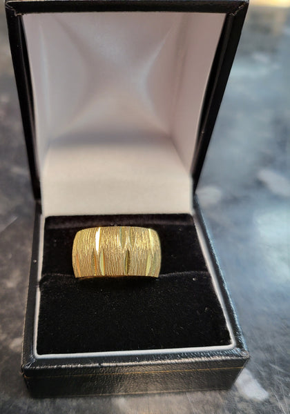 9ct Yellow Gold Patterned Band - Size L - 5.9G