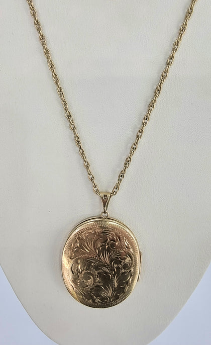 9ct Gold Chain With Large Locket 24