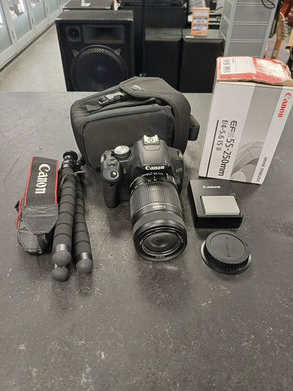 Canon EOS 500D + EF-S 55-250mm f/4-5.6 IS II Telephoto Kit
