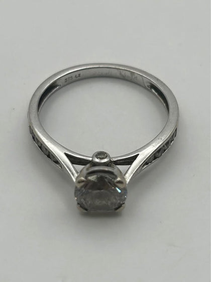 375 9CT, WHITE GOLD, RING SIZE O/7, 2.3G, Boxed