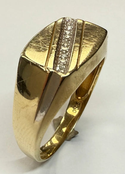 9ct YELLOW GOLD SIGNET RING SIZE V