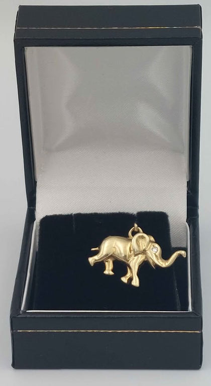 375 9ct yelow gold elephant charm in box 2.0g