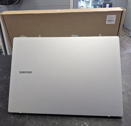 Galaxy Book 2 Go 4gb ram 128gb ssd snapdragon 7c+gen3.