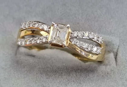 9ct Gold Diamond Bow Ring Size 