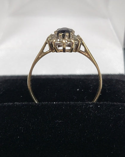 9ct Yellow Gold Ring With Black And Clear Stones - 1.4G - Size N. Hallmarked