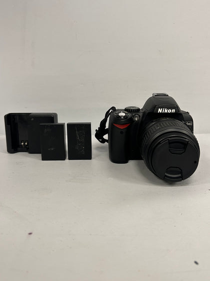 Nikon D40 & NIKON DX 18-55mm 1:3.5-5.6 GII