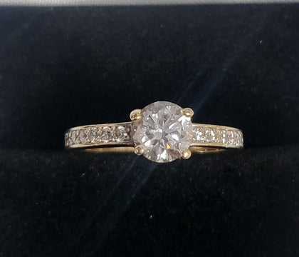 9ct Yellow Gold Ring With Cubic Zirconia Stones - 1.87G - Size K - Hallmarked