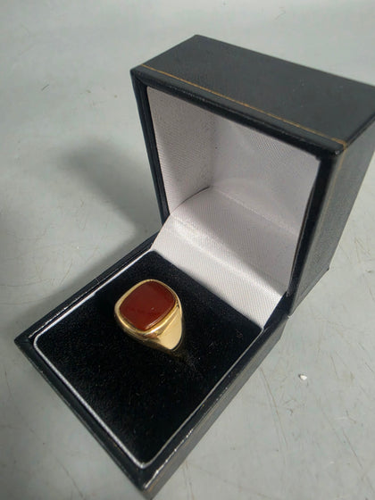 9ct GOLD RING 375 5.5G Size P RED STONE