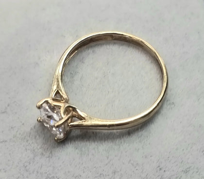 9ct Yellow Gold CZ Solitaire ring