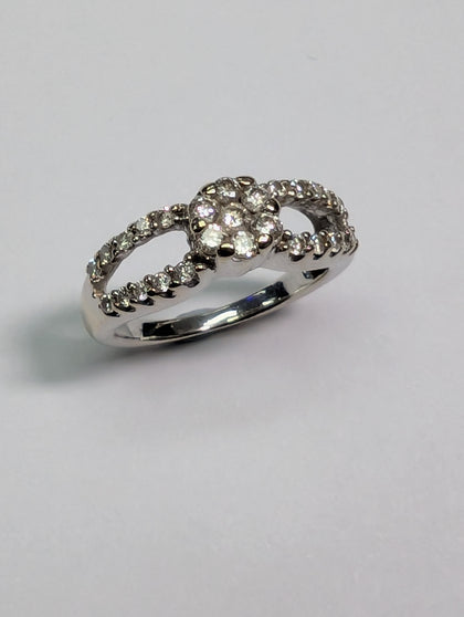 18CT WHITE GOLD DIAMOND RING PRESTON STORE
