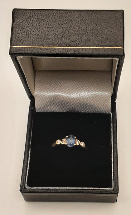 9ct gold ring with Aqua stone