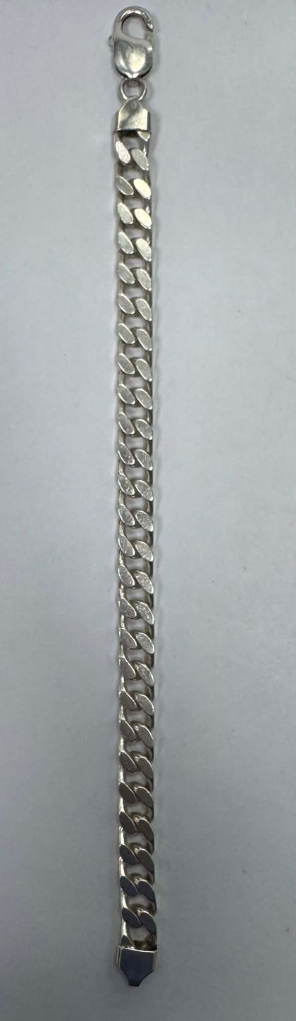 22cm Length 8mm in width 33.2g silver curb  bracelet