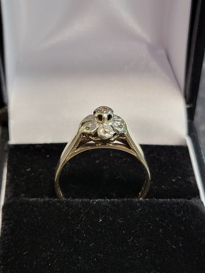 9ct Yellow Gold Ring with Clear Stones - Size N - 2.51g