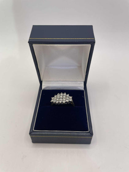18CT Gold RING WITH STONES - P