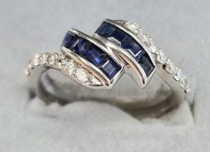 18ct White Gold Diamond/Sapphire Ring Size 