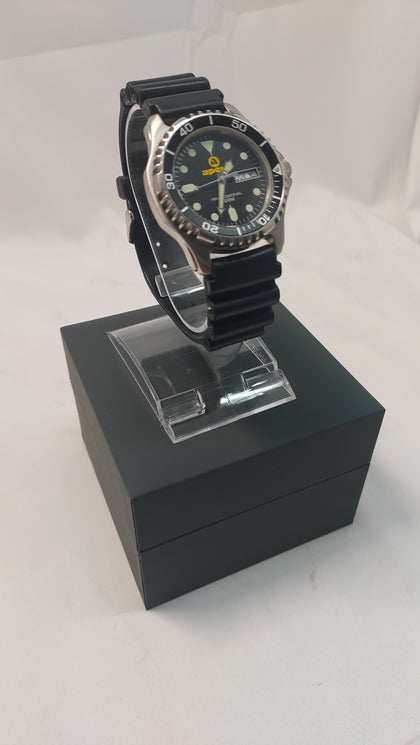 Apex mens 200m divers watch boxed