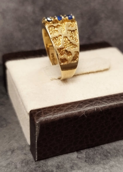 9ct Yellow Gold 'Antique' Style Blue Stone Trilogy Ring Size - N