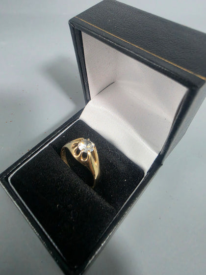 9CT Gold Ring 2.9G Size S HM 375 With Stone