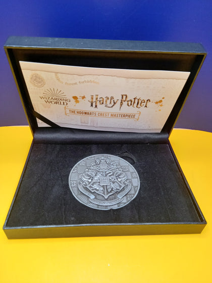 Hogwarts Crest Masterpiece Medallion