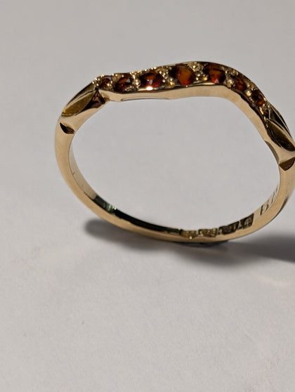 18ct Gold Ring With Red Stones Size O