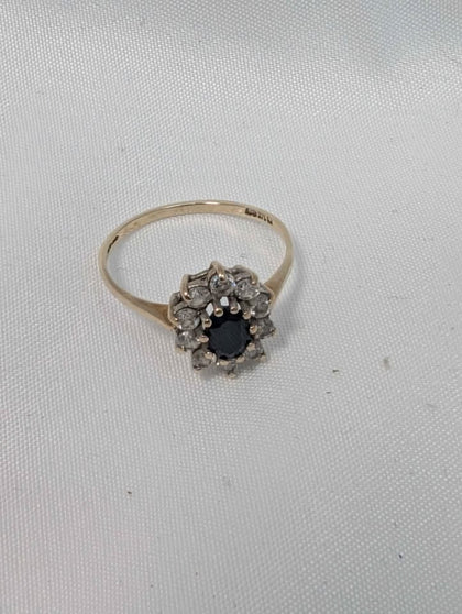 9ct Yellow Gold Ladies Ring With Black Stone Surrounded By Clear Stones - Size P - 1.61 Grams